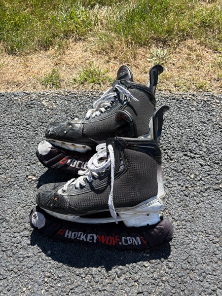 2023 Bauer Vapor Hyperlite 2 Hockey Skates  Pro Stock 9 (Used)