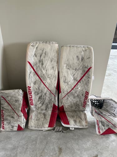 Bauer hyperlite goalie pads full set