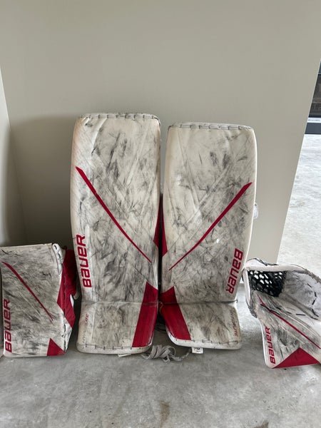Bauer hyperlite goalie pads full set