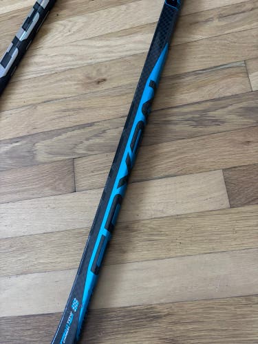 Intermediate Bauer Nexus E5 Pro Right Handed Hockey Stick P28 (Used)