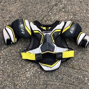 Medium Senior Bauer Supreme 2S Pro Shoulder Pads (Used)