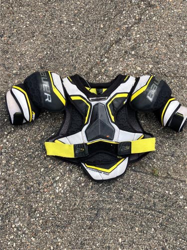 Medium Senior Bauer Supreme 2S Pro Shoulder Pads (Used)