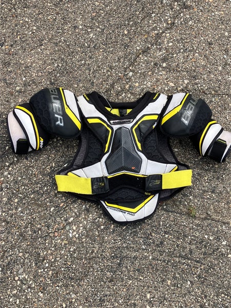 Medium Senior Bauer Supreme 2S Pro Shoulder Pads (Used)