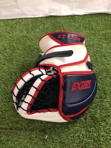 Senior CCM Extreme Flex 4 Goalie Glove Regular (Used)