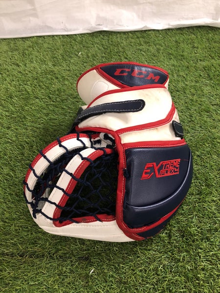 Senior CCM Extreme Flex 4 Goalie Glove Regular (Used)