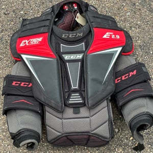 Intermediate Medium CCM Extreme Flex Shield E2.9 Goalie Chest Protector (Used)