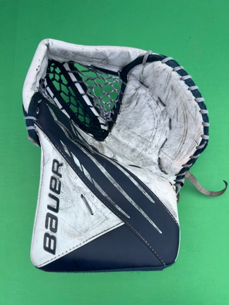 Intermediate Bauer Vapor 3X Goalie Glove
