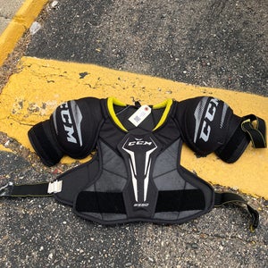 Large Senior CCM Tacks 9550 Shoulder Pads (Used)
