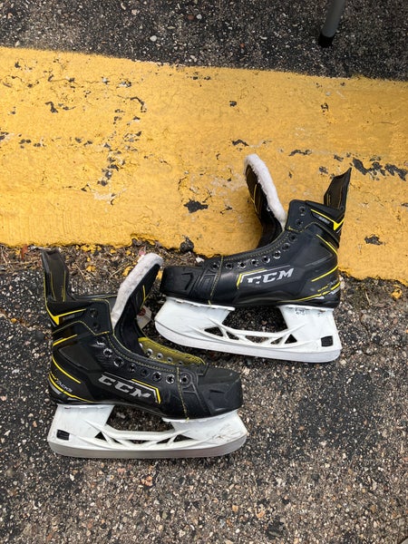 Senior CCM Super Tacks 9380 Hockey Skates Regular Width 7 (Used)