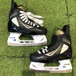 Intermediate True Catalyst 5 Hockey Skates Regular Width Size 4.0 (New)
