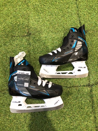 Junior True Catalyst 3X4 Hockey Skates Regular Width Size 3.0 (Used)