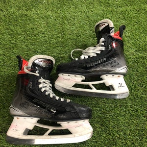 Intermediate Bauer Vapor X5 Pro Hockey Skates Size 5.5 (Used)
