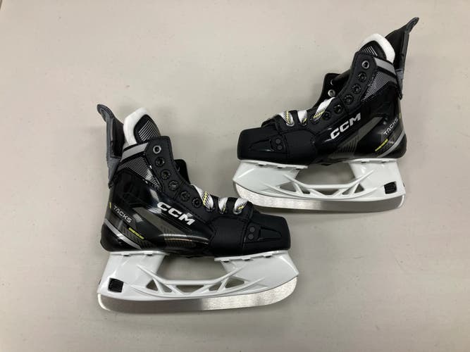 NEW Junior CCM Tacks Classic Hockey Skates Size 3