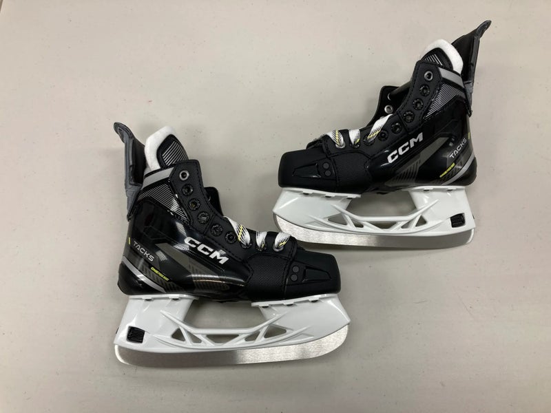 NEW Junior CCM Tacks Classic Hockey Skates Size 3