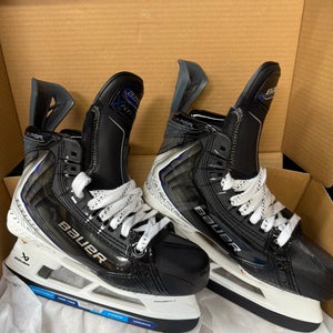 New Bauer Vapor Flylite Intermediate Hockey Skates