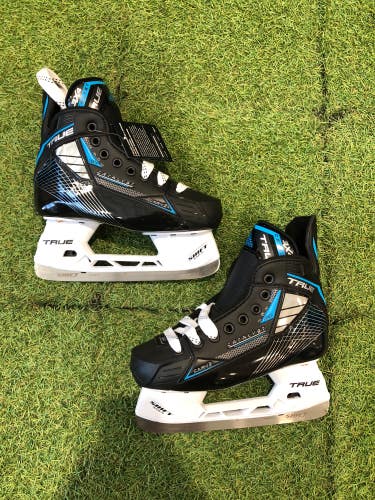 Junior True Catalyst 3X4 Hockey Skates Regular Width Size 2.0 (New)
