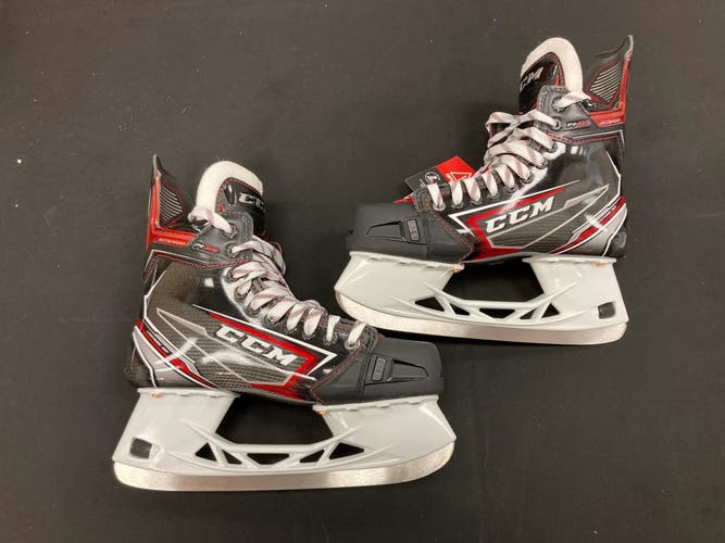 NEW Senior CCM JetSpeed FT490 Hockey Skates Size 8