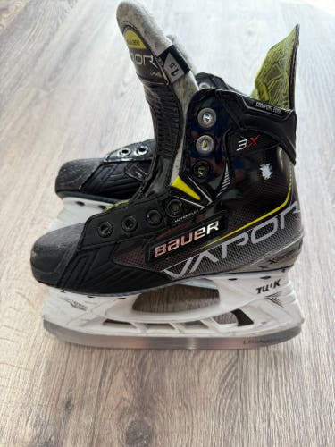 Bauer Vapor 3X Hockey Skates Extra Wide Width Size 1.5 (Used)