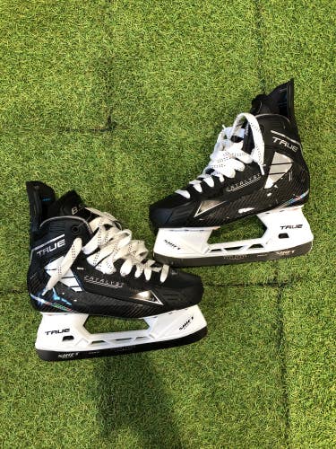 Senior True Catalyst 9X4 Hockey Skates Regular Width 8.5 (New)