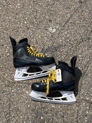 Senior Bauer Supreme 160 Hockey Skates Regular Width 11 (Used)