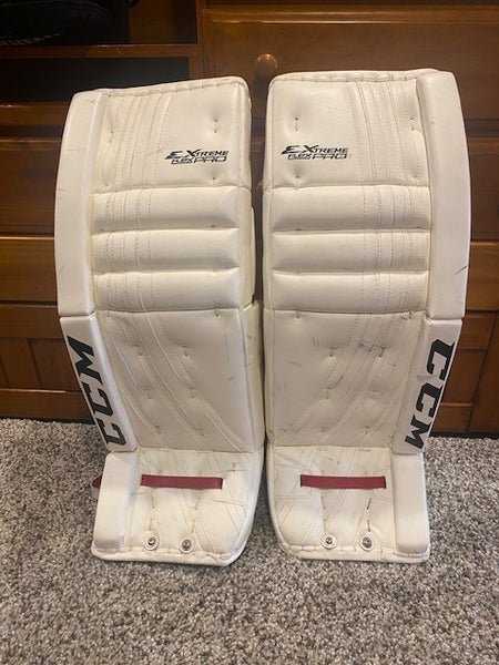33" CCM Extreme Flex Pro Goalie Leg Pads (Used)- White