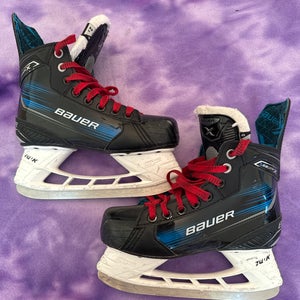 Bauer X Hockey Skates Regular Width Size 2.5 (Used)