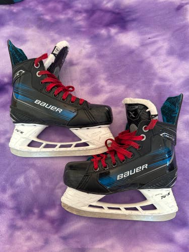 Bauer X Hockey Skates Regular Width Size 2.5 (Used)