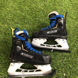Youth Bauer Supreme 2S Hockey Skates Regular Width 10 (Used)