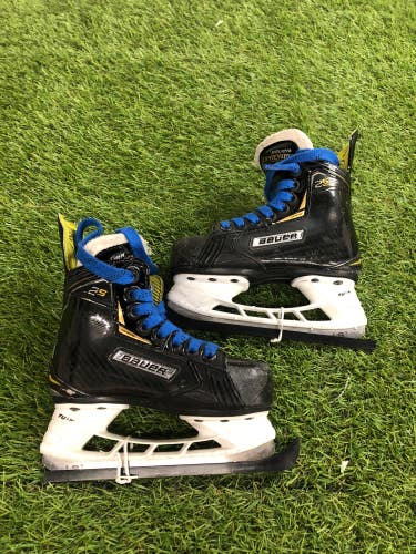 Youth Bauer Supreme 2S Hockey Skates Regular Width 10 (Used)