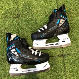 Intermediate True Catalyst 3X4 Hockey Skates Regular Width Size 5.5 (New)