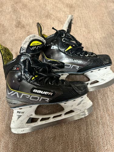 Used Bauer Regular Width  Size 3.5 Vapor 3X Hockey Skates