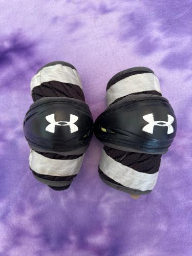XS Youth Under Armour Arm Pads (Used)