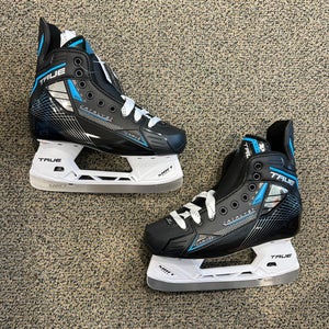Intermediate True Catalyst 3X4 Hockey Skates Regular Width Size 5.0 (New)