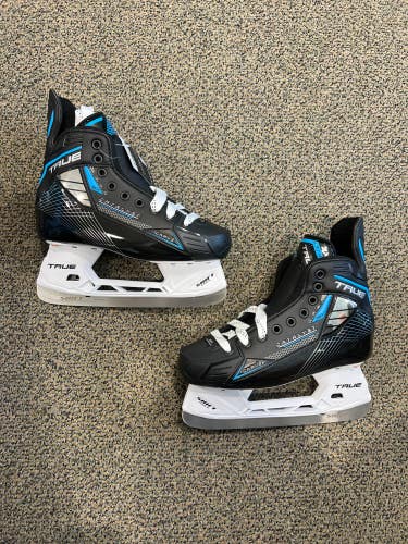 Intermediate True Catalyst 3X4 Hockey Skates Regular Width Size 5.0 (New)