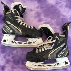 Senior CCM Classic SE Hockey Skates Regular Width Size 5 (Used)