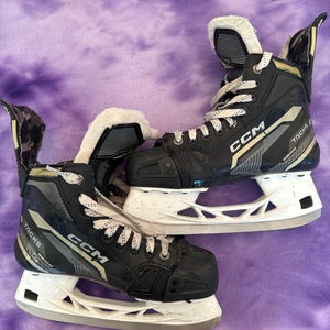 CCM Classic SE Hockey Skates | Senior 5 (Used)
