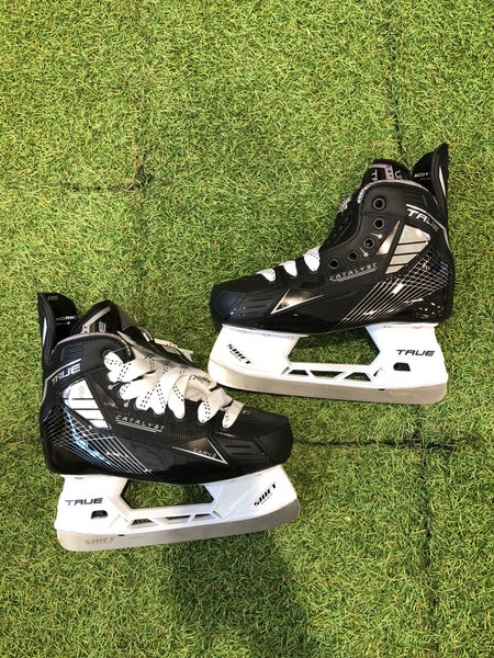 Junior True Catalyst Lite (SMU) Hockey Skates Regular Width Size 3.0 (Used)
