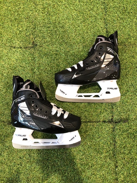 Junior True Catalyst Lite (SMU) Hockey Skates Regular Width Size 2 (New)