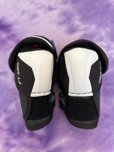 Junior Medium CCM Jetspeed FT680 Elbow Pads (Used)