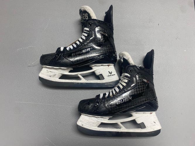 Senior Bauer Supreme Mach Hockey Skates Regular Width Pro Stock 9 (Used)