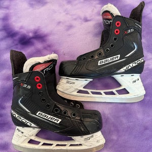 Junior Bauer Vapor X3.5 Hockey Skates Regular Width Size 1.5 (Used)