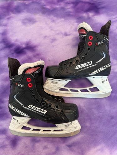 Junior Bauer Vapor X3.5 Hockey Skates Regular Width Size 1.5 (Used)