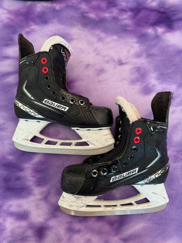 Bauer Vapor X3.5 Hockey Skates | Junior 1.5 (Used)