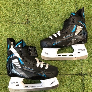 Intermediate True Catalyst 3X4 Hockey Skates Regular Width Size 4.0 (New)