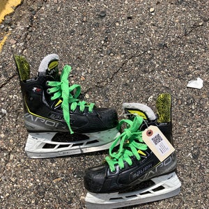 Youth Bauer Vapor 3X Hockey Skates Regular Width 13.5 (Used)