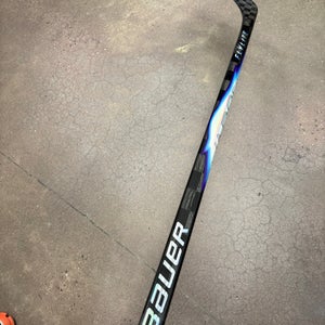 Intermediate Bauer Vapor FlyLite Right Handed Hockey Stick P92  (Used)