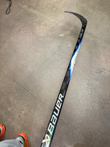 Intermediate Bauer Vapor FlyLite Right Handed Hockey Stick P92 (Used)