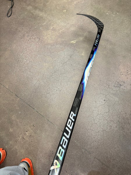 Intermediate Bauer Vapor FlyLite Right Handed Hockey Stick P92  (Used)