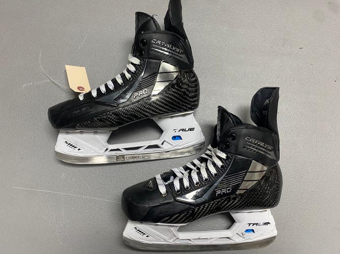 Senior True Catalyst Pro Hockey Skates Regular Width Pro Stock 8 (Used)