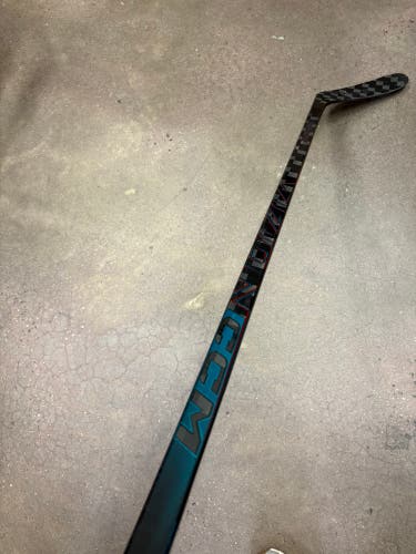 Intermediate CCM Vizion Right Handed Hockey Stick P28M (Used)